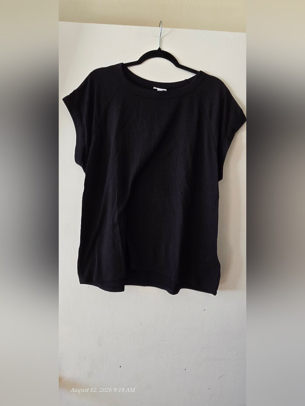 LuLaRoe Black Raglan Ribbed Sgort Sleeve Top